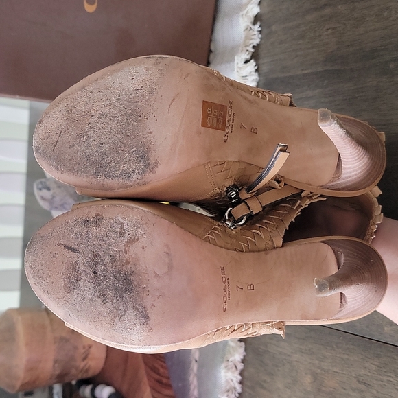 Size 7B coach heels.  Leather. - Picture 3 of 5